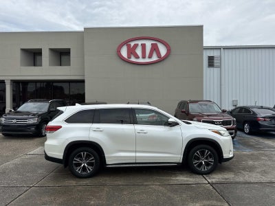 2017 Toyota Highlander LE V6 FWD (Natl)