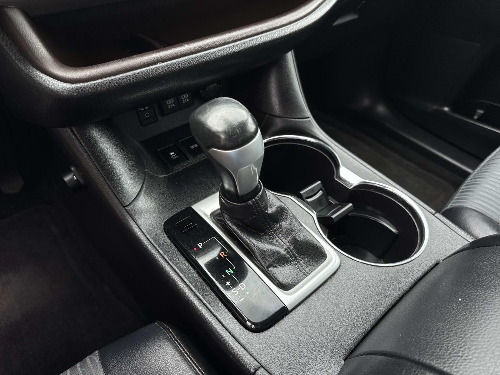 2017 Toyota Highlander LE V6 FWD (Natl)