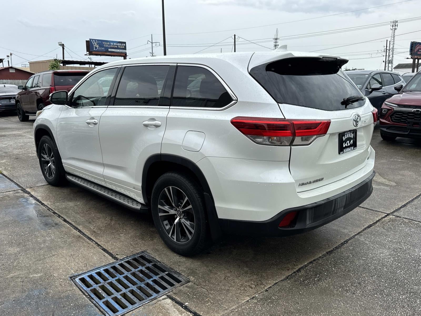 2017 Toyota Highlander LE V6 FWD (Natl)