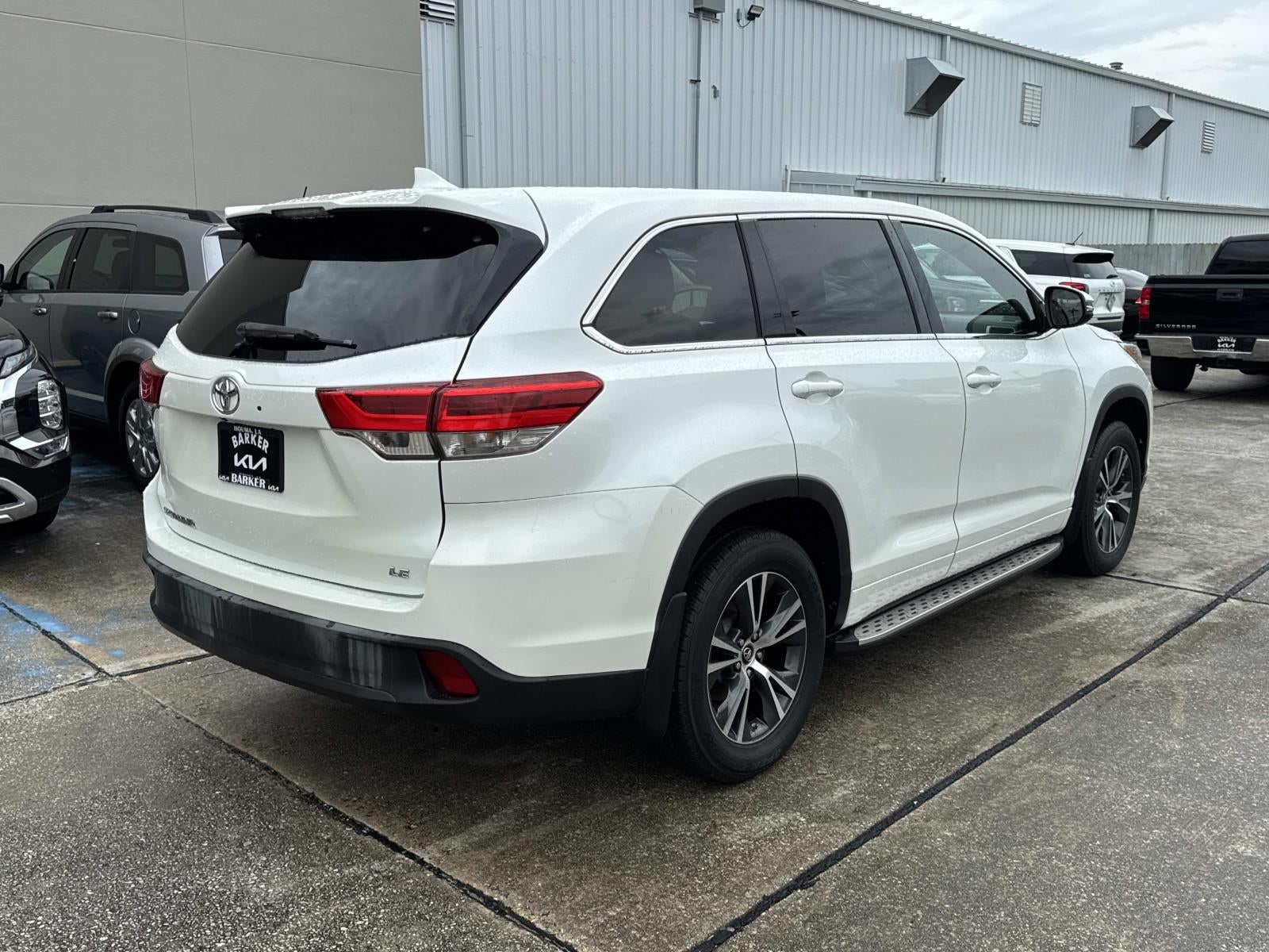 2017 Toyota Highlander LE V6 FWD (Natl)