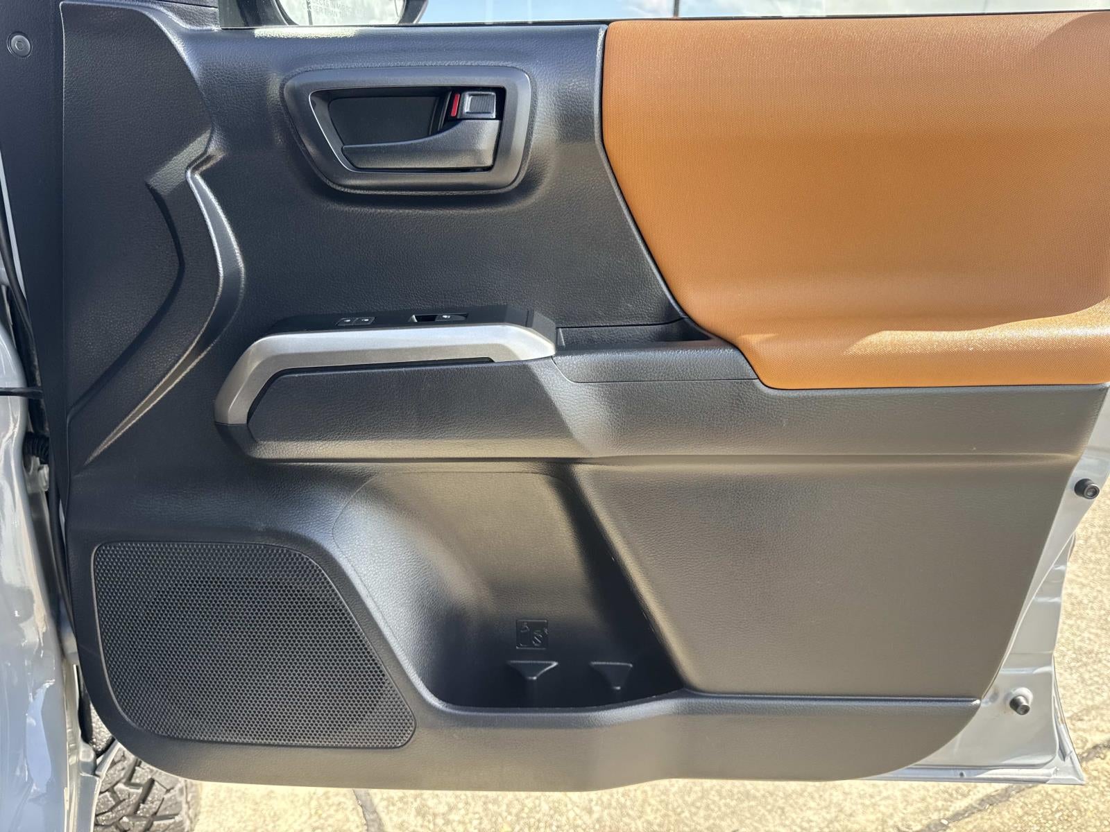 2020 Toyota Tacoma 2WD SR5 Double Cab 5' Bed V6 AT (Natl)