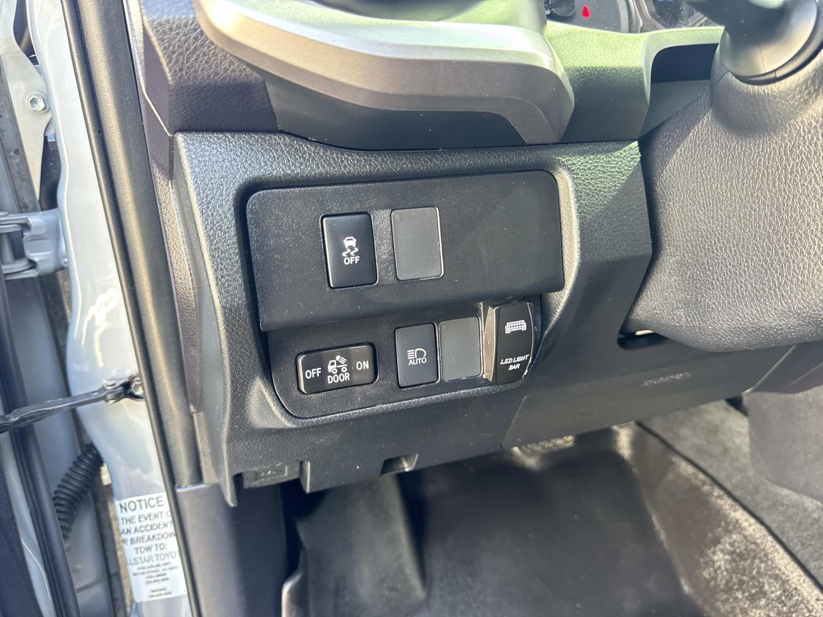 2020 Toyota Tacoma 2WD SR5 Double Cab 5' Bed V6 AT (Natl)