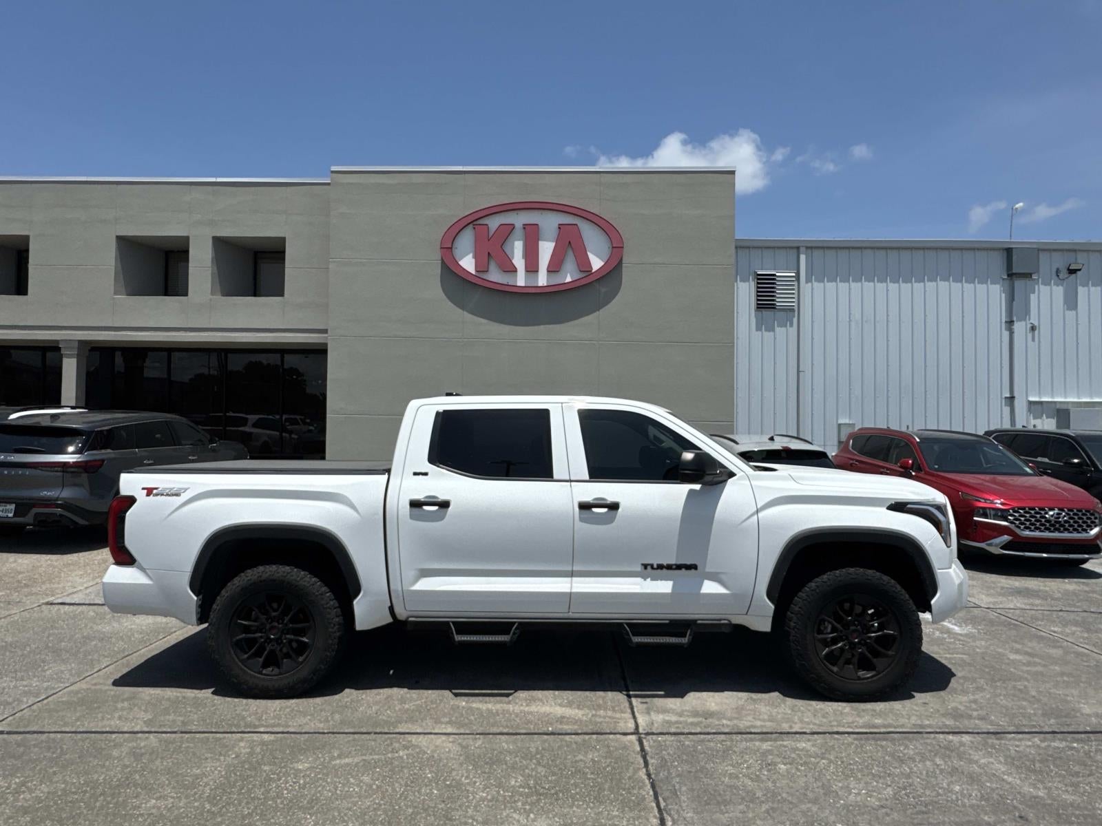 2022 Toyota Tundra 4WD SR5 CrewMax 5.5' Bed (Natl)