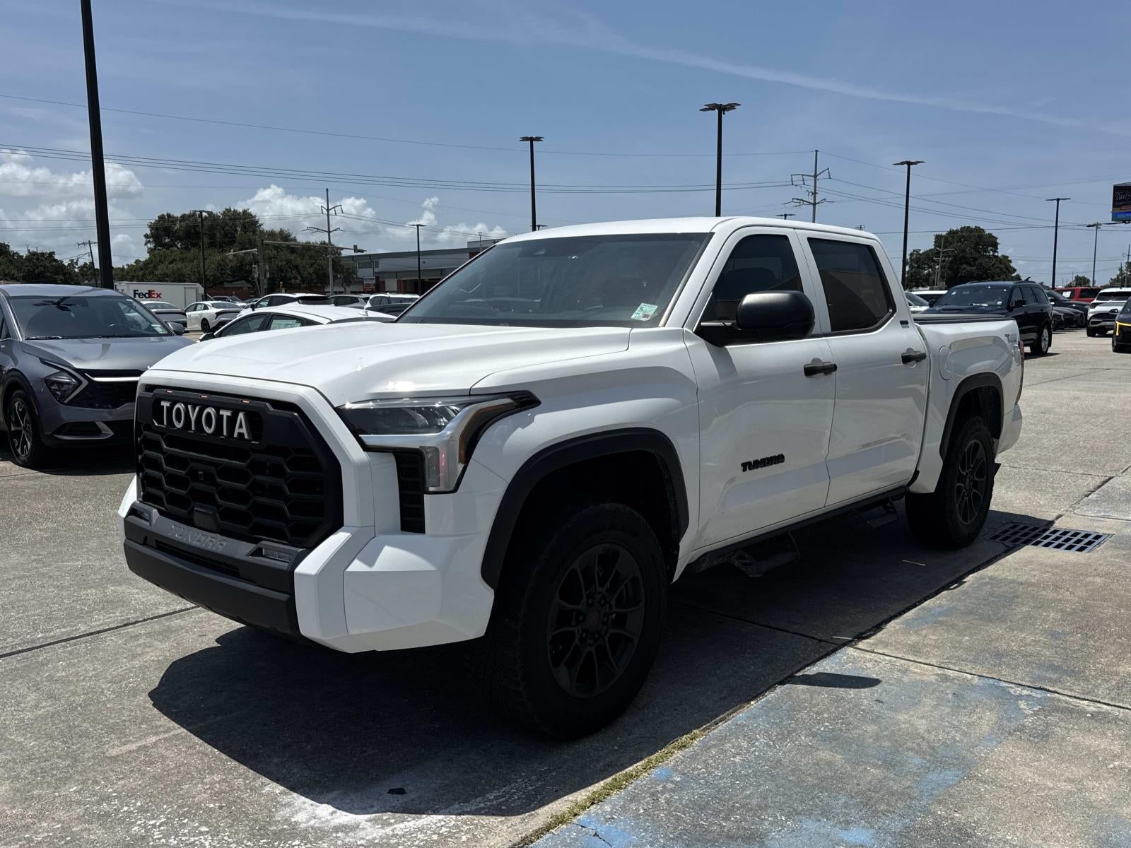2022 Toyota Tundra 4WD SR5 CrewMax 5.5' Bed (Natl)