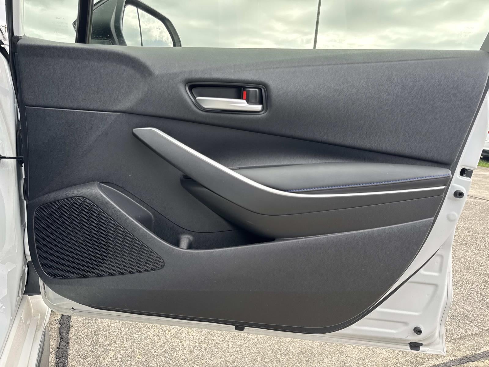 2022 Toyota Corolla SE Nightshade CVT (Natl)