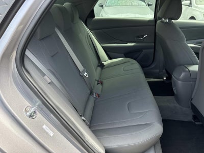 2024 Hyundai Elantra SE IVT