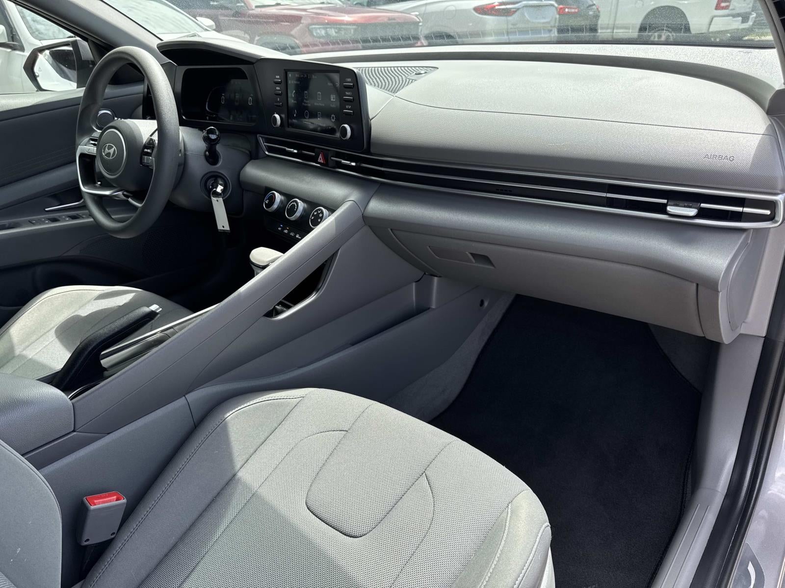 2024 Hyundai Elantra SE IVT