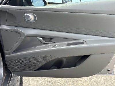 2024 Hyundai Elantra SE IVT