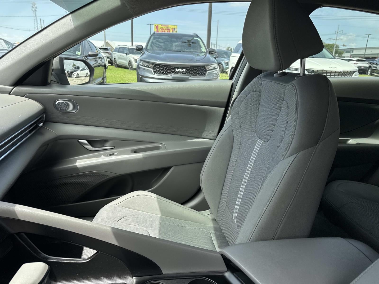 2024 Hyundai Elantra SE IVT