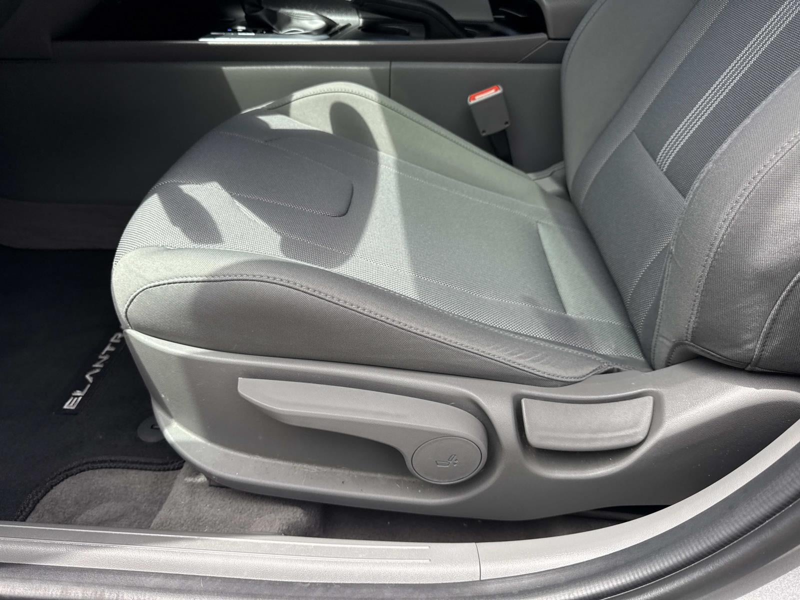 2024 Hyundai Elantra SE IVT