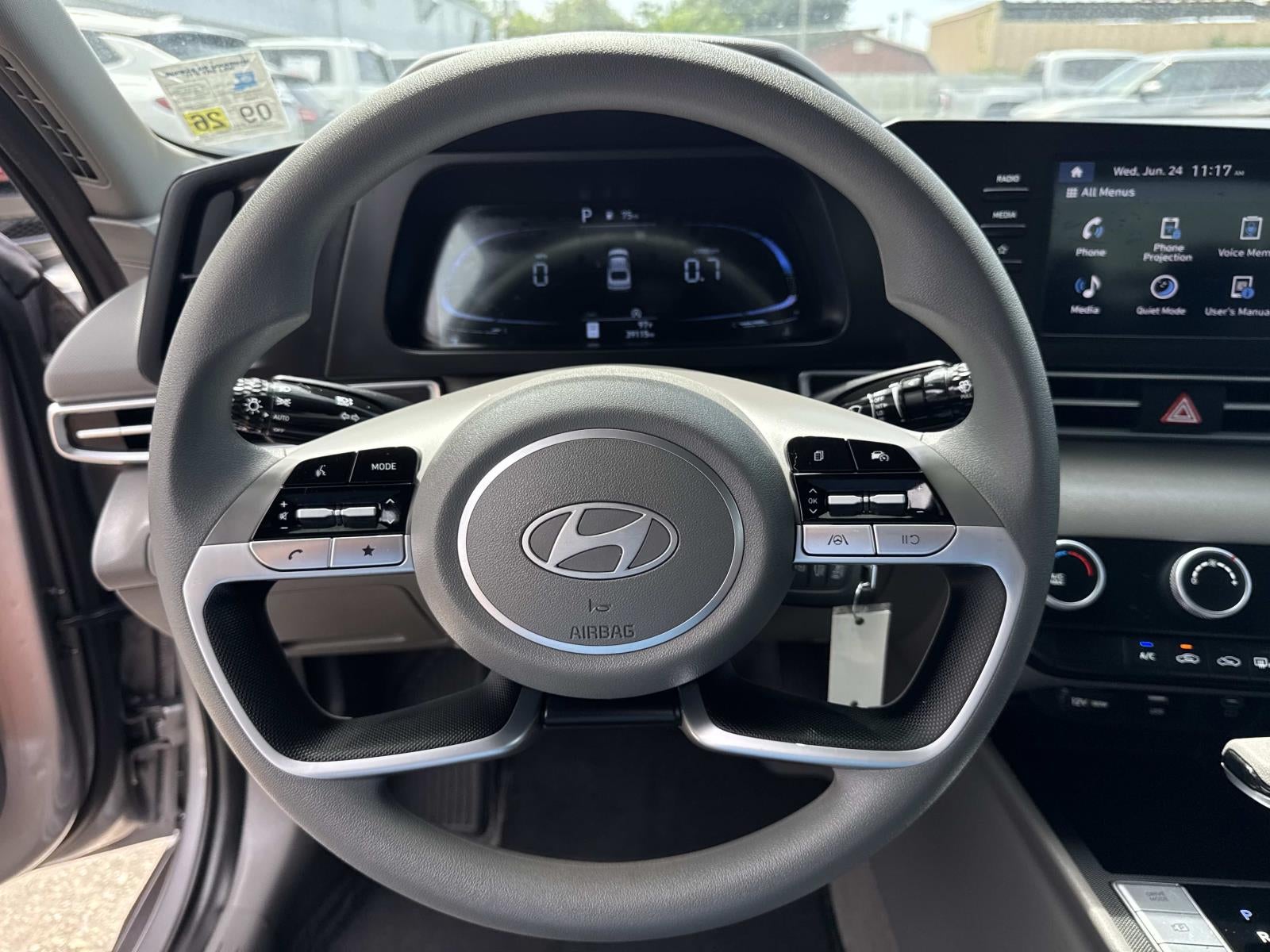 2024 Hyundai Elantra SE IVT