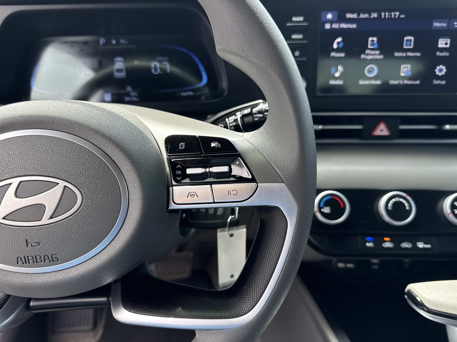 2024 Hyundai Elantra SE IVT
