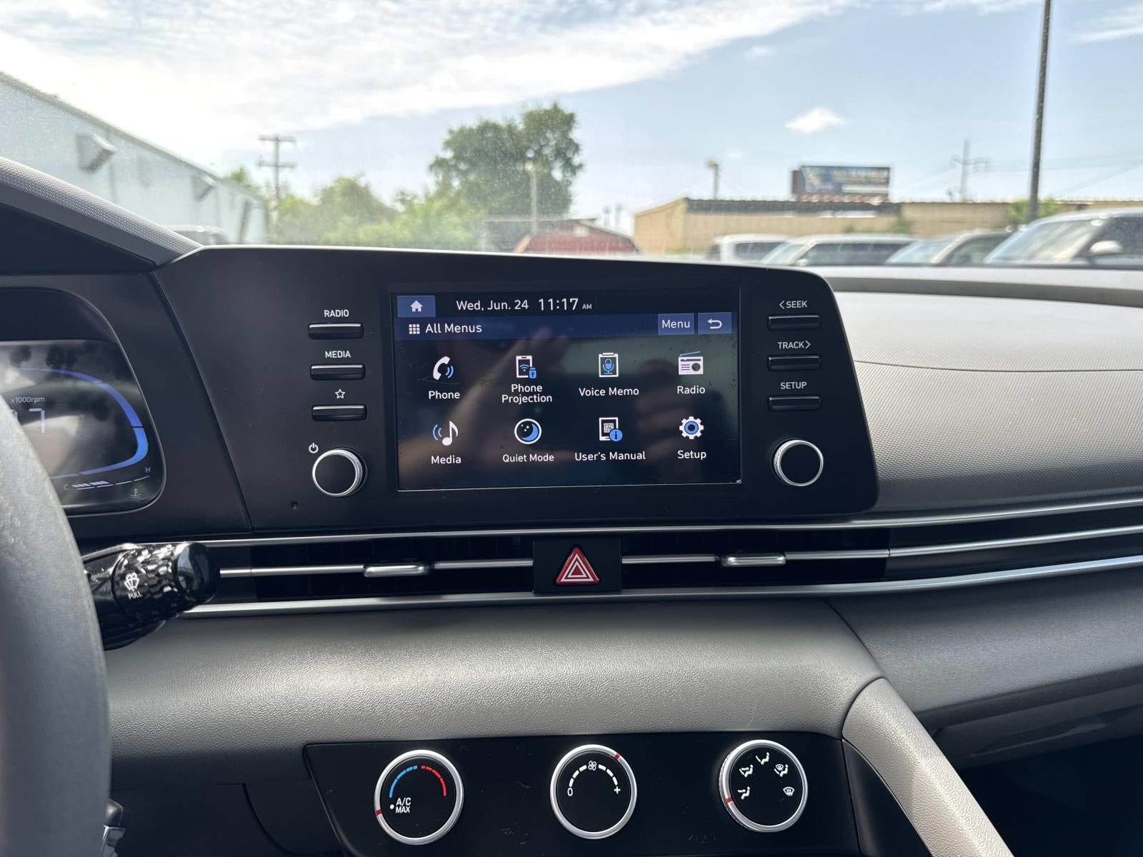 2024 Hyundai Elantra SE IVT