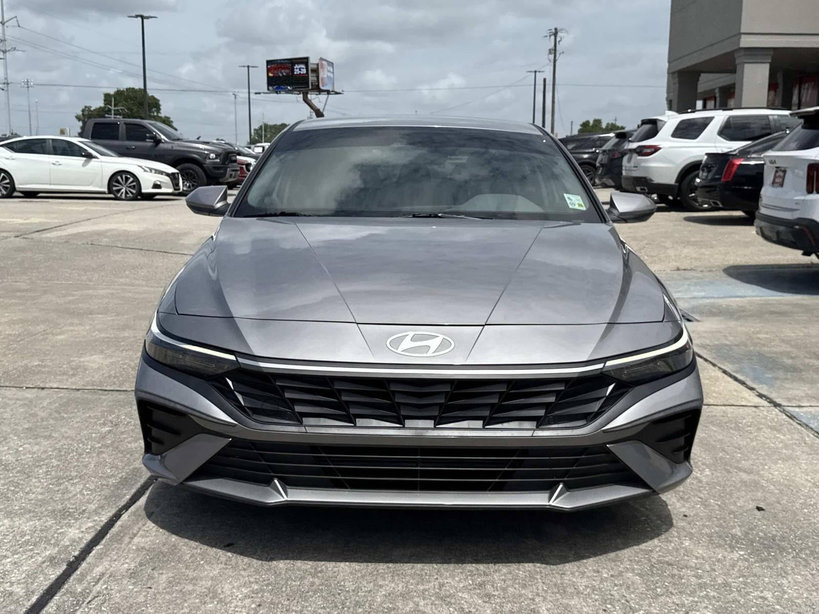 2024 Hyundai Elantra SE IVT