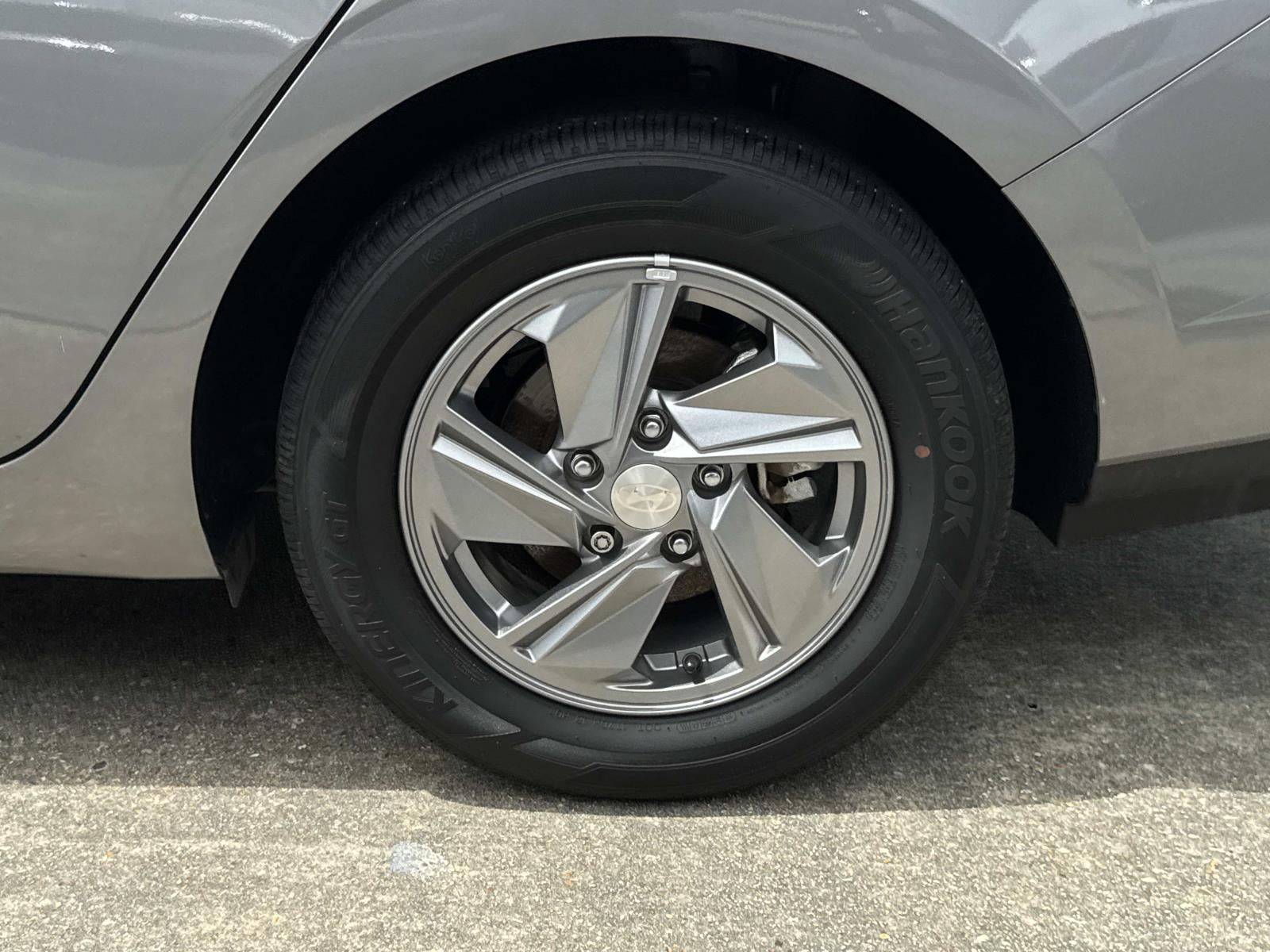 2024 Hyundai Elantra SE IVT