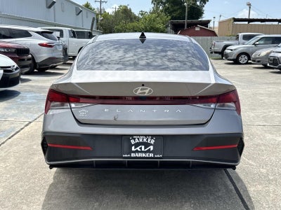 2024 Hyundai Elantra SE IVT