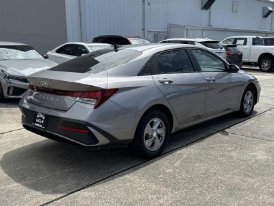 2024 Hyundai Elantra SE IVT
