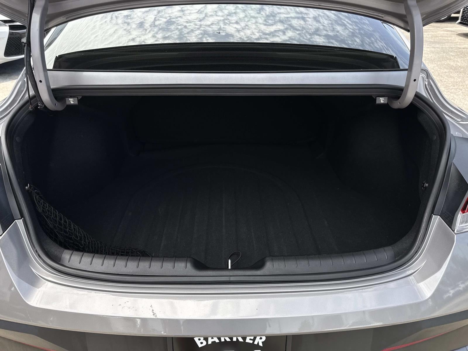 2024 Hyundai Elantra SE IVT