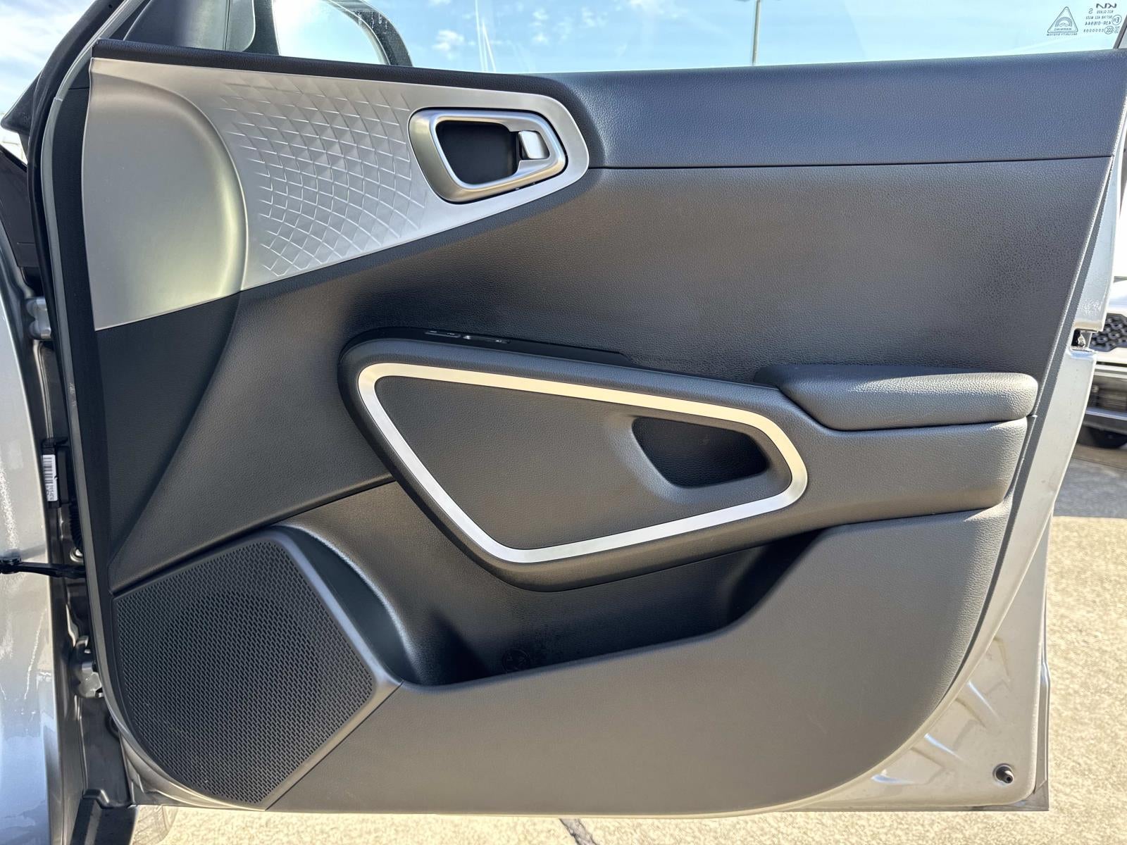 2023 Kia Soul LX IVT