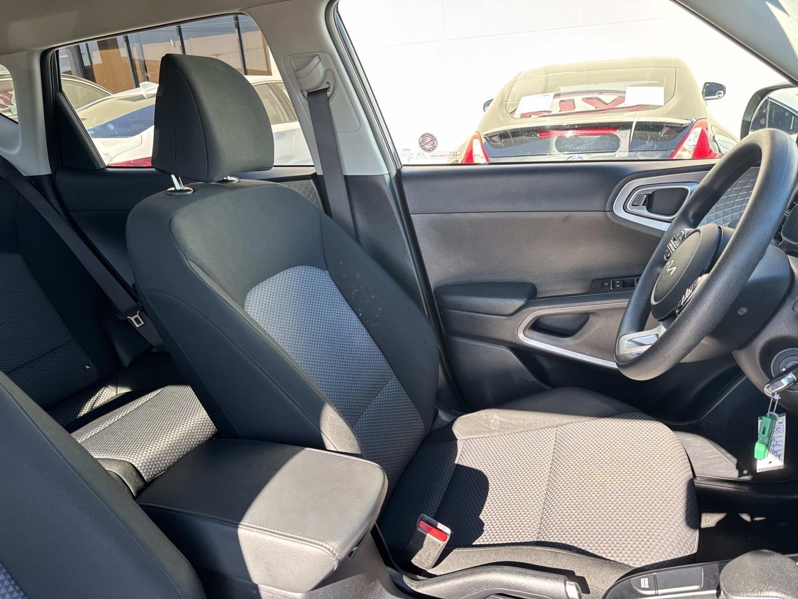 2024 Kia Soul LX IVT