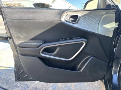 2024 Kia Soul LX IVT