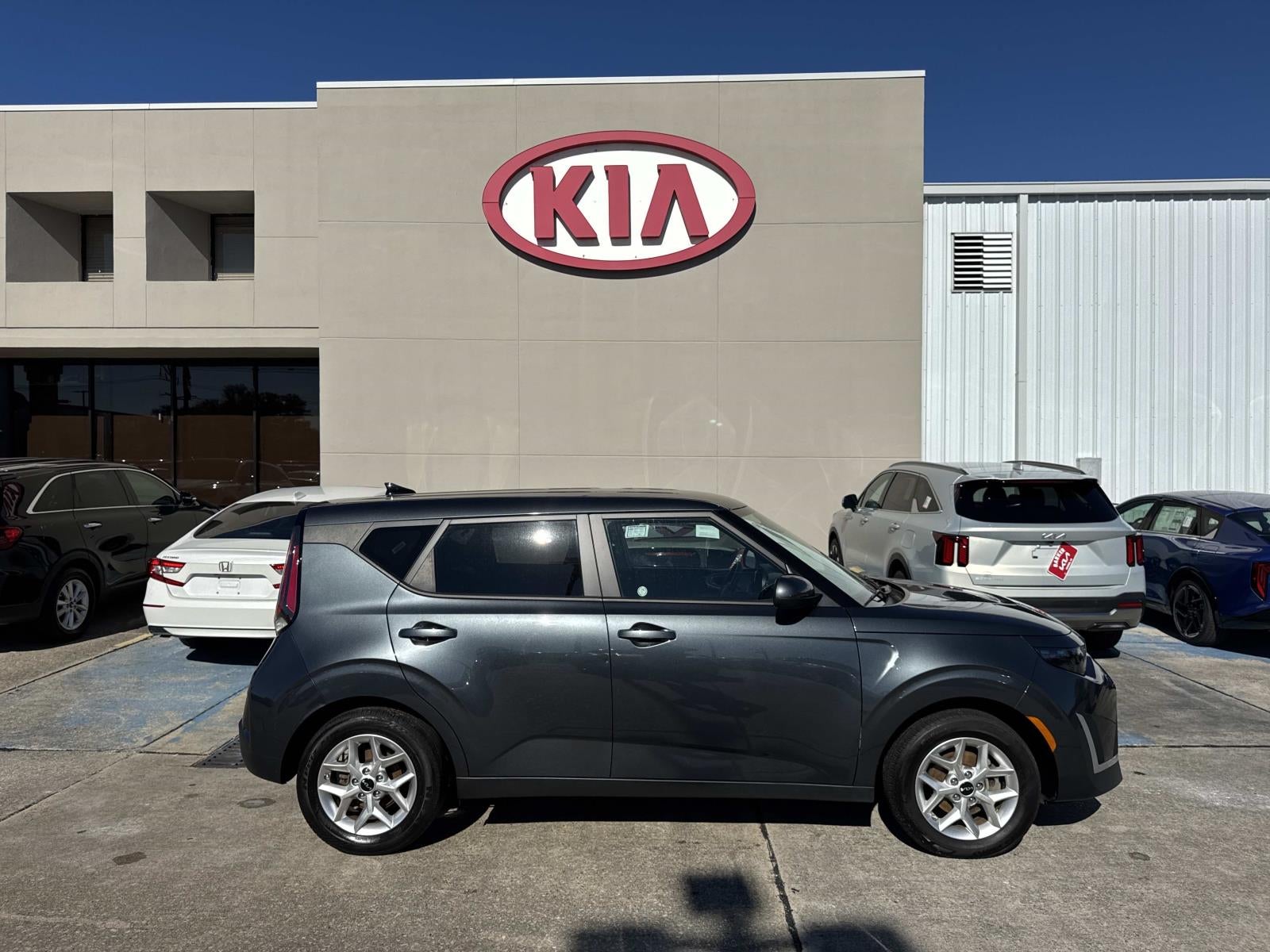 2024 Kia Soul LX IVT