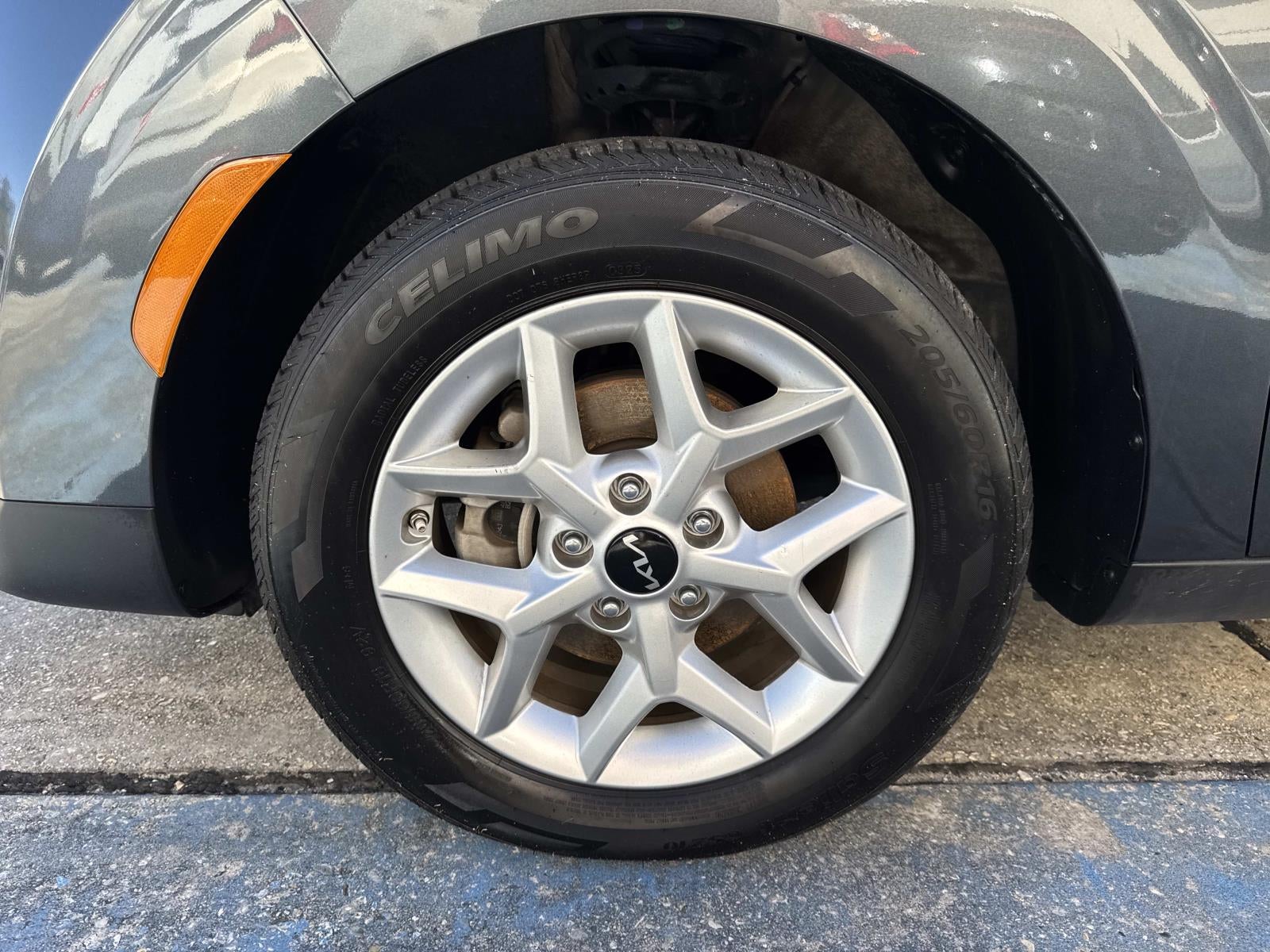 2024 Kia Soul LX IVT