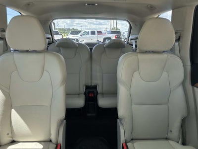 2022 Volvo XC90 T6 AWD Momentum 6P