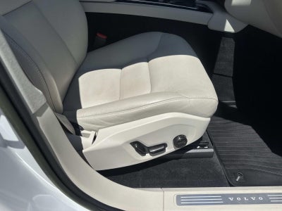2022 Volvo XC90 T6 AWD Momentum 6P