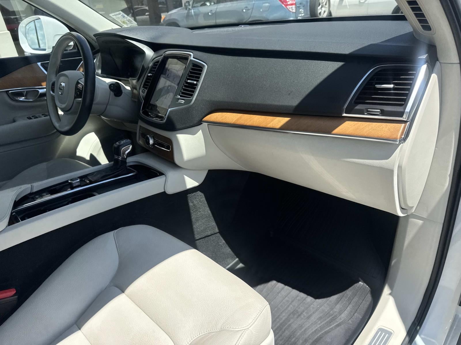 2022 Volvo XC90 T6 AWD Momentum 6P