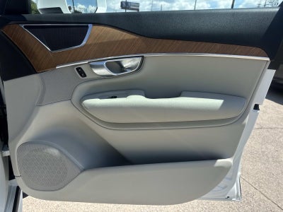 2022 Volvo XC90 T6 AWD Momentum 6P