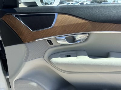 2022 Volvo XC90 T6 AWD Momentum 6P