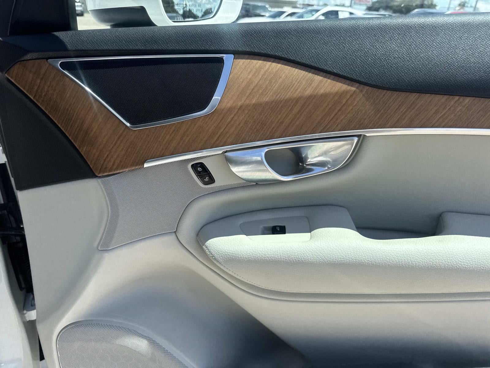 2022 Volvo XC90 T6 AWD Momentum 6P