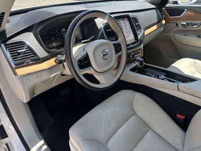 2022 Volvo XC90 T6 AWD Momentum 6P