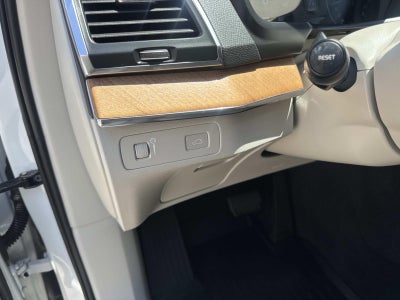 2022 Volvo XC90 T6 AWD Momentum 6P