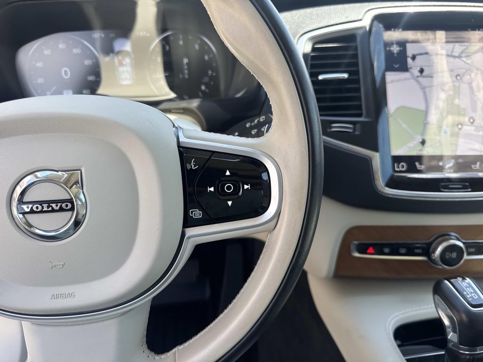 2022 Volvo XC90 T6 AWD Momentum 6P