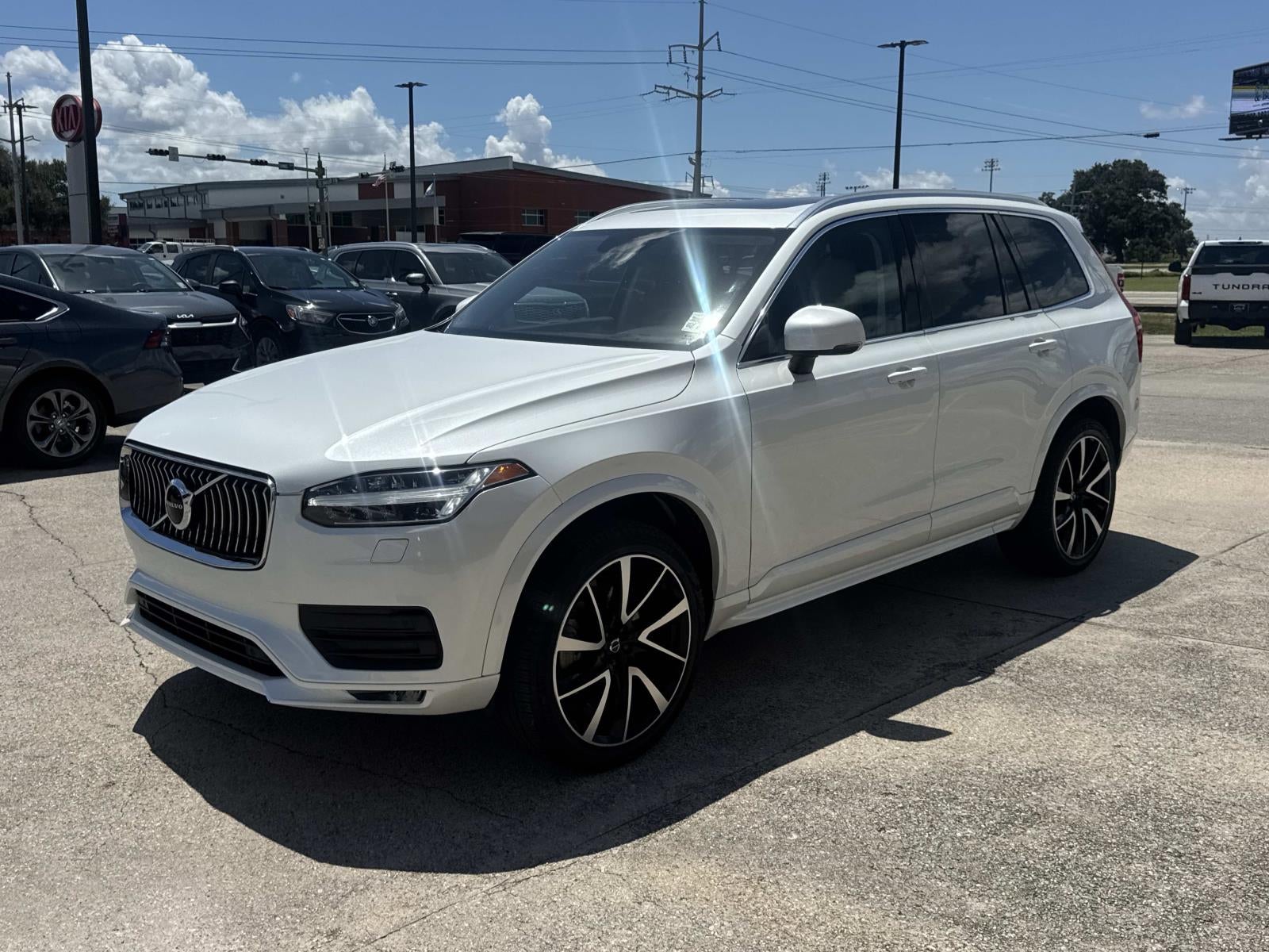 2022 Volvo XC90 T6 AWD Momentum 6P
