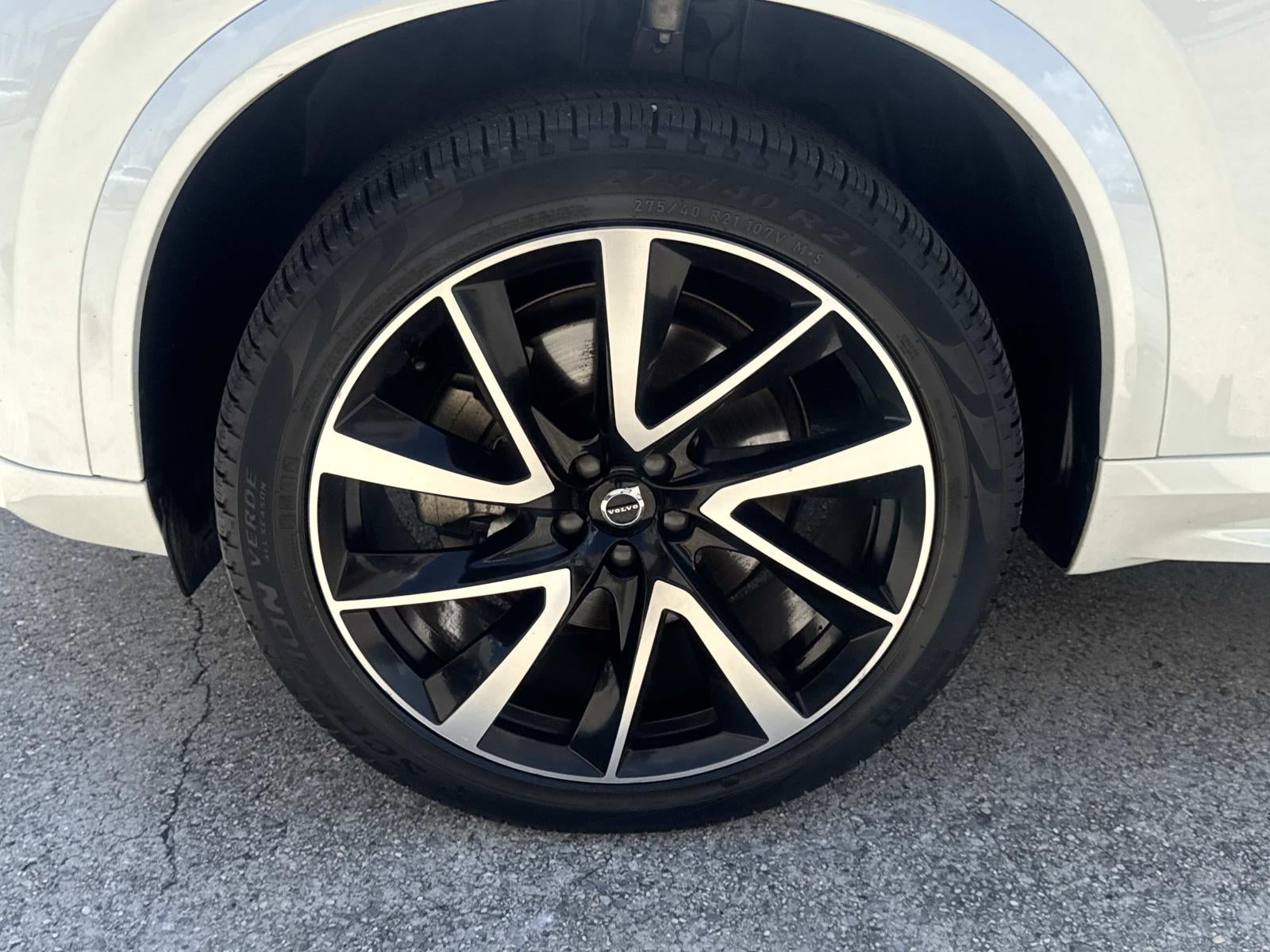 2022 Volvo XC90 T6 AWD Momentum 6P