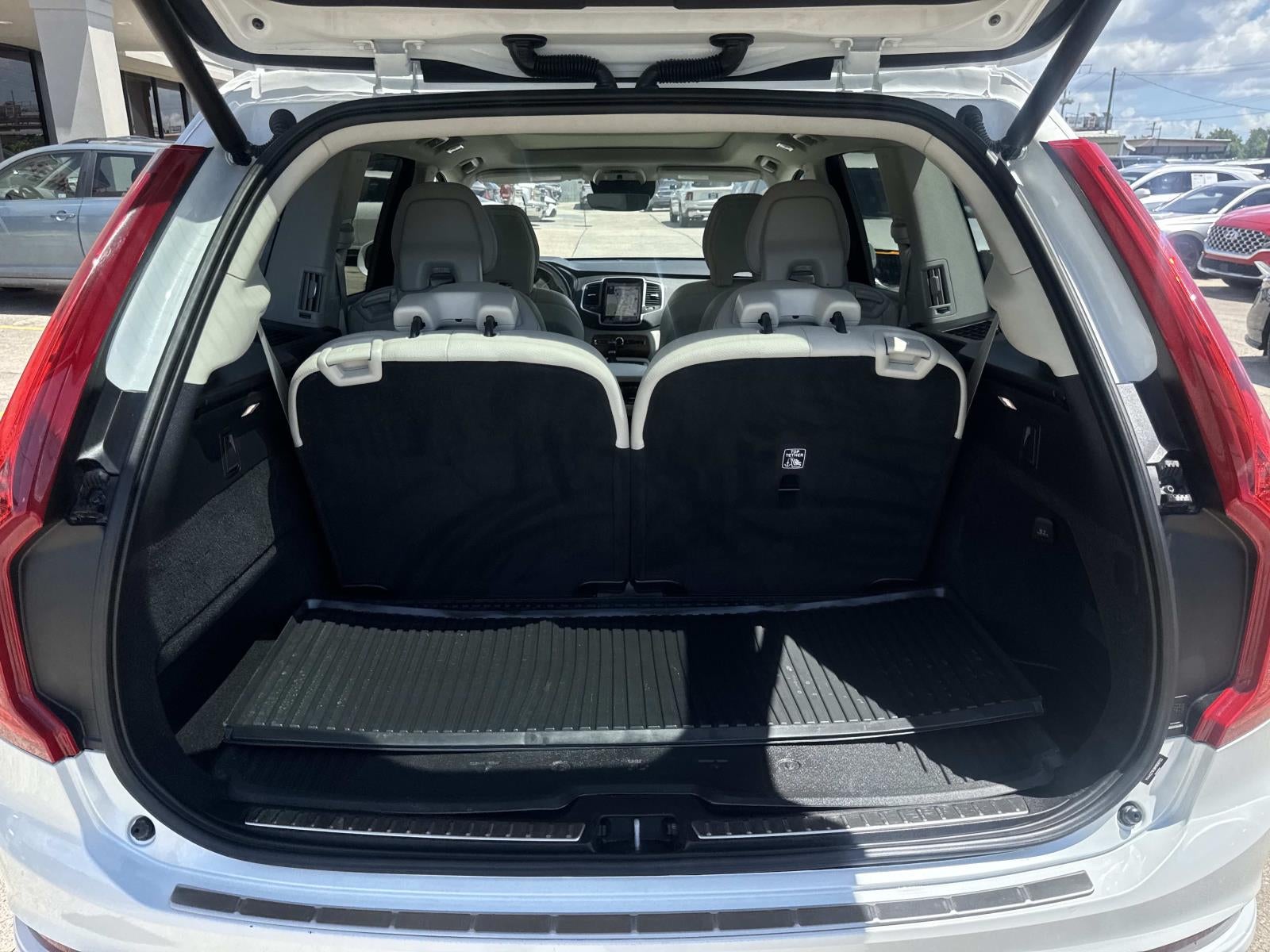 2022 Volvo XC90 T6 AWD Momentum 6P